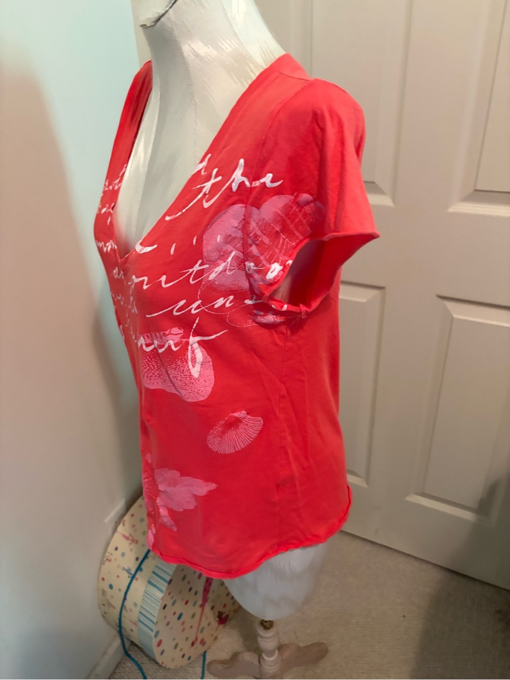 J. Crew Bright Coral Floral V-Neck Tee size L embroidered front - Picture 11 of 11